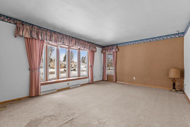 2401 W ROBERTS AVENUE, Grand Chute, WI 54914