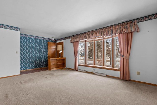 2401 W ROBERTS AVENUE, Grand Chute, WI 54914