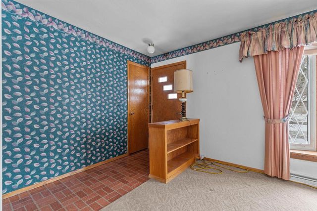 2401 W ROBERTS AVENUE, Grand Chute, WI 54914