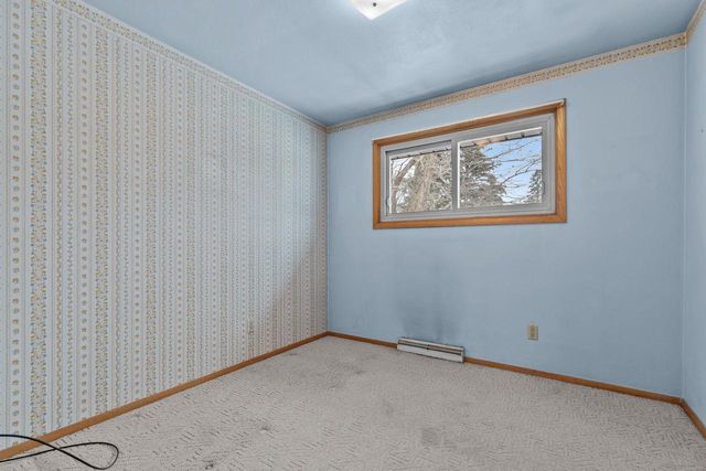 2401 W ROBERTS AVENUE, Grand Chute, WI 54914
