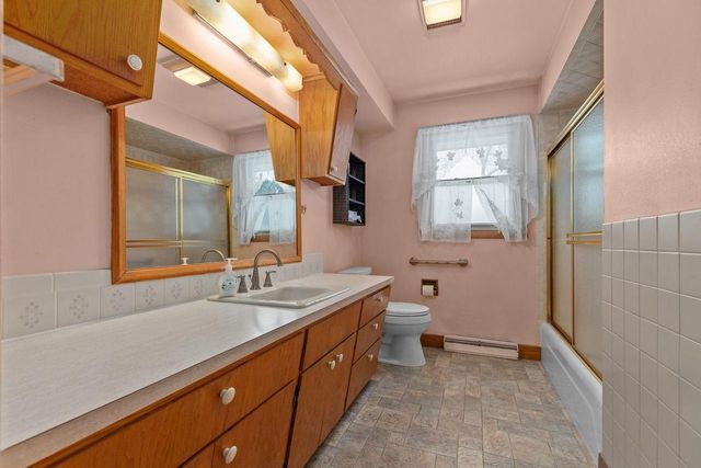 2401 W ROBERTS AVENUE, Grand Chute, WI 54914