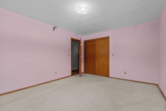 2401 W ROBERTS AVENUE, Grand Chute, WI 54914