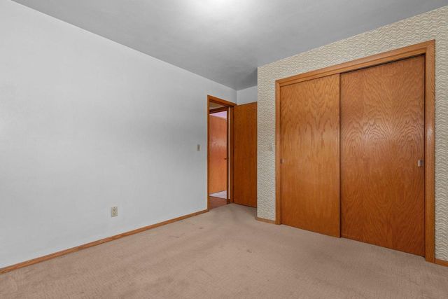 2401 W ROBERTS AVENUE, Grand Chute, WI 54914