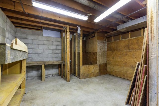 2401 W ROBERTS AVENUE, Grand Chute, WI 54914