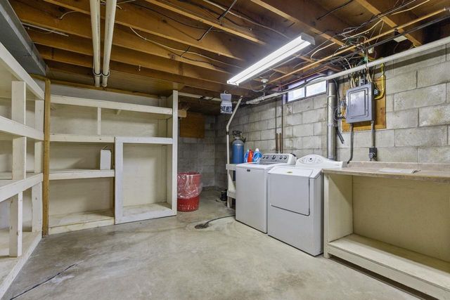 2401 W ROBERTS AVENUE, Grand Chute, WI 54914