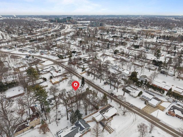 2401 W ROBERTS AVENUE, Grand Chute, WI 54914