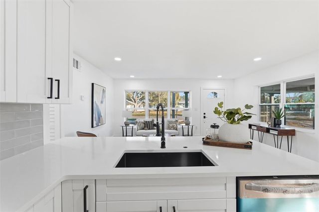 2470 DEL RIO WAY, Dunedin, FL 34698