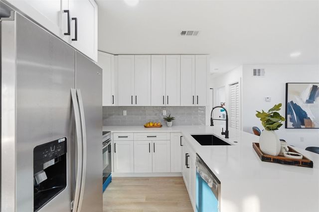 2470 DEL RIO WAY, Dunedin, FL 34698