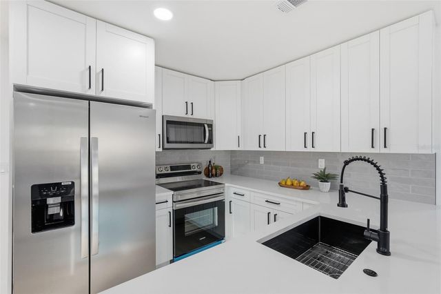 2470 DEL RIO WAY, Dunedin, FL 34698