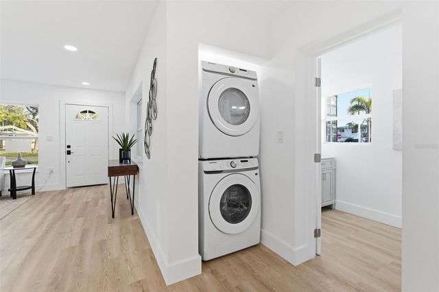 2470 DEL RIO WAY, Dunedin, FL 34698