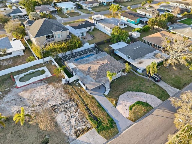 2470 DEL RIO WAY, Dunedin, FL 34698