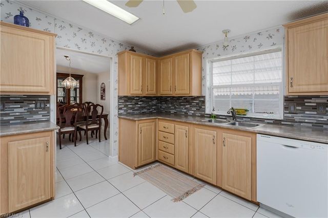 255 Riverwood RD, Naples, FL 34114