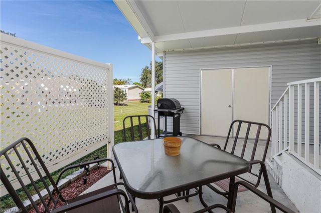 255 Riverwood RD, Naples, FL 34114