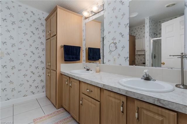 255 Riverwood RD, Naples, FL 34114