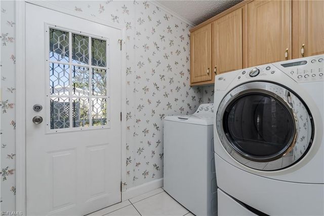 255 Riverwood RD, Naples, FL 34114