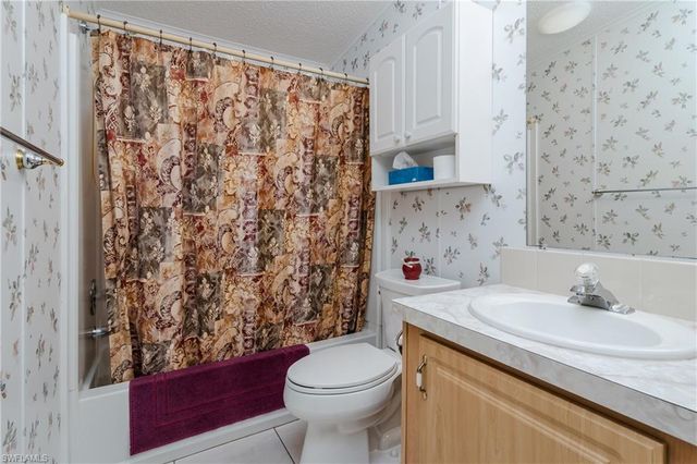 255 Riverwood RD, Naples, FL 34114