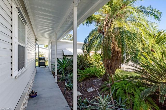 255 Riverwood RD, Naples, FL 34114