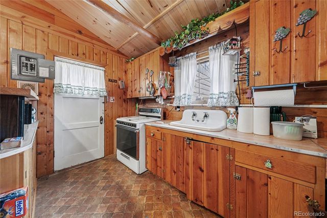 86 Blue Jay Lane, Red Feather Lakes, CO 80545