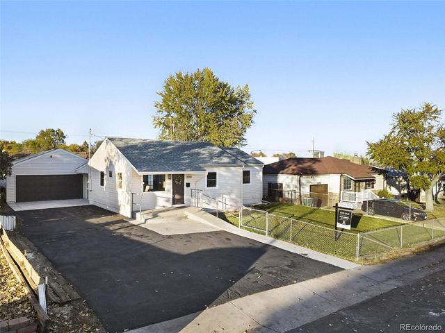 2241 Oak Pl, Thornton, CO 80229