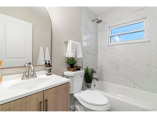 2241 Oak Pl, Thornton, CO 80229