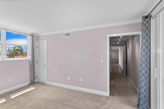 16518 NE 26th Ave 405, North Miami Beach, FL 33160