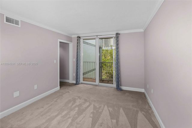 16518 NE 26th Ave 405, North Miami Beach, FL 33160