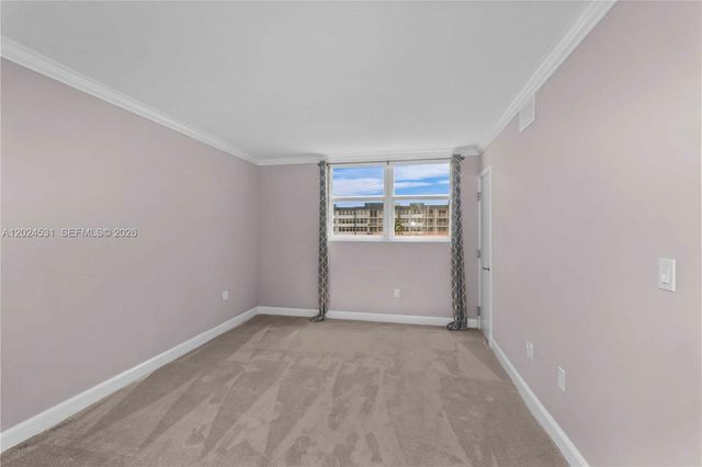 16518 NE 26th Ave 405, North Miami Beach, FL 33160