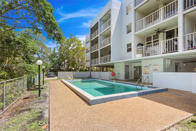 16518 NE 26th Ave 405, North Miami Beach, FL 33160