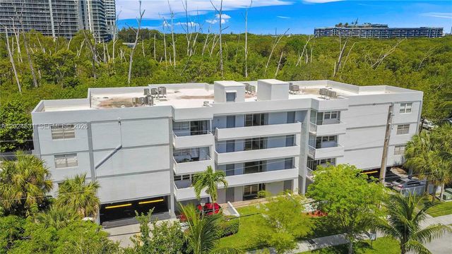 16518 NE 26th Ave 405, North Miami Beach, FL 33160