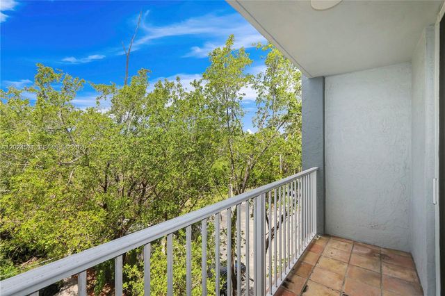 16518 NE 26th Ave 405, North Miami Beach, FL 33160