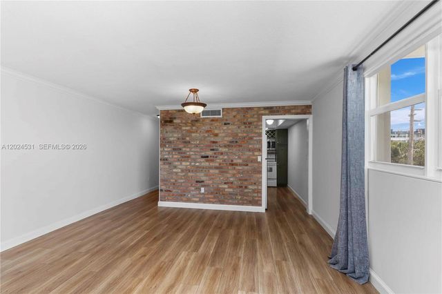 16518 NE 26th Ave 405, North Miami Beach, FL 33160