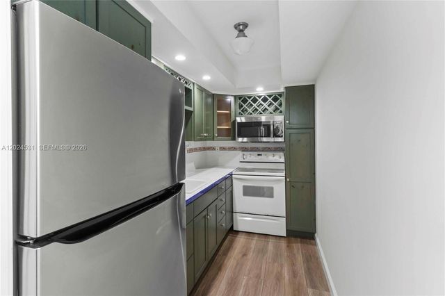 16518 NE 26th Ave 405, North Miami Beach, FL 33160