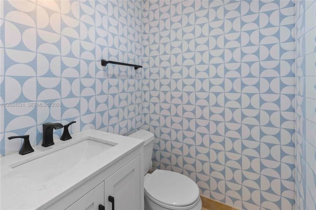16518 NE 26th Ave 405, North Miami Beach, FL 33160