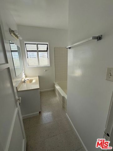 1301 Stanford Street, Santa Monica, CA 90404