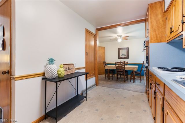 1213 Pleasantview Avenue SE, North Canton, OH 44720