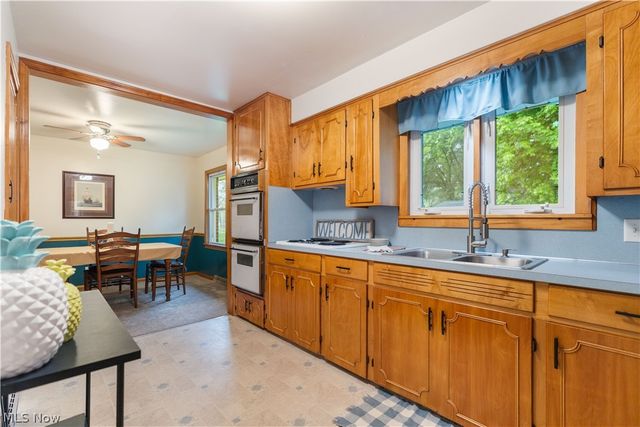 1213 Pleasantview Avenue SE, North Canton, OH 44720