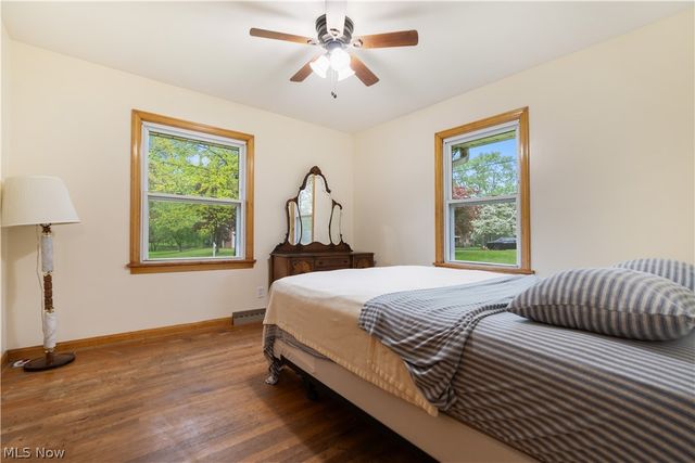 1213 Pleasantview Avenue SE, North Canton, OH 44720