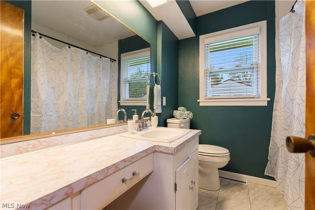 1213 Pleasantview Avenue SE, North Canton, OH 44720