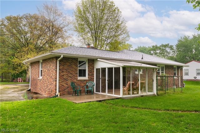 1213 Pleasantview Avenue SE, North Canton, OH 44720