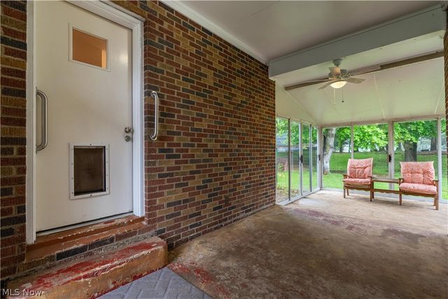 1213 Pleasantview Avenue SE, North Canton, OH 44720