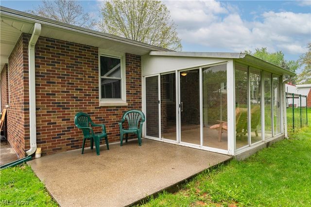 1213 Pleasantview Avenue SE, North Canton, OH 44720