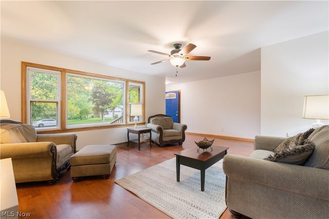 1213 Pleasantview Avenue SE, North Canton, OH 44720