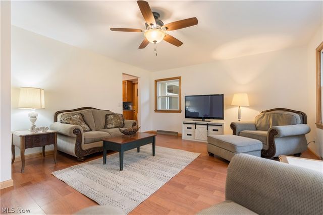 1213 Pleasantview Avenue SE, North Canton, OH 44720