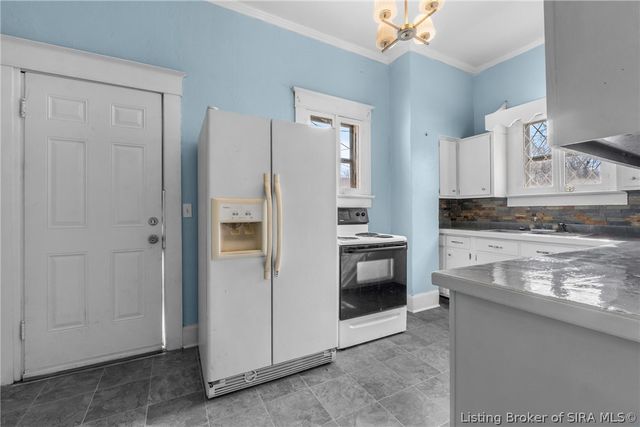 1110 State Street, New Albany, IN 47150
