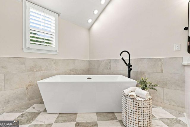 423 Jefferson Circle, Atlanta, GA 30328
