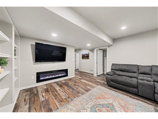 6061 Miners Peak Cir, Frederick, CO 80516