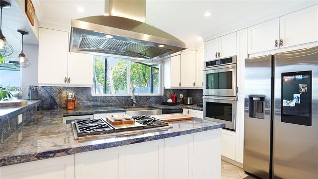 6220 W 10th Avenue, Hialeah, FL 33012