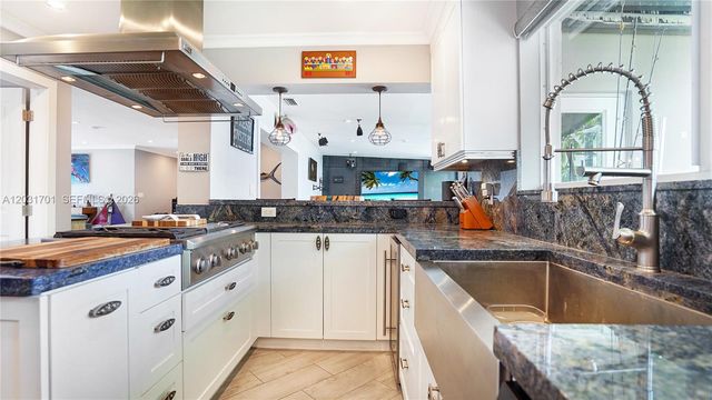 6220 W 10th Avenue, Hialeah, FL 33012