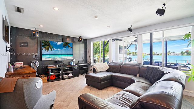 6220 W 10th Avenue, Hialeah, FL 33012