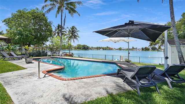 6220 W 10th Avenue, Hialeah, FL 33012